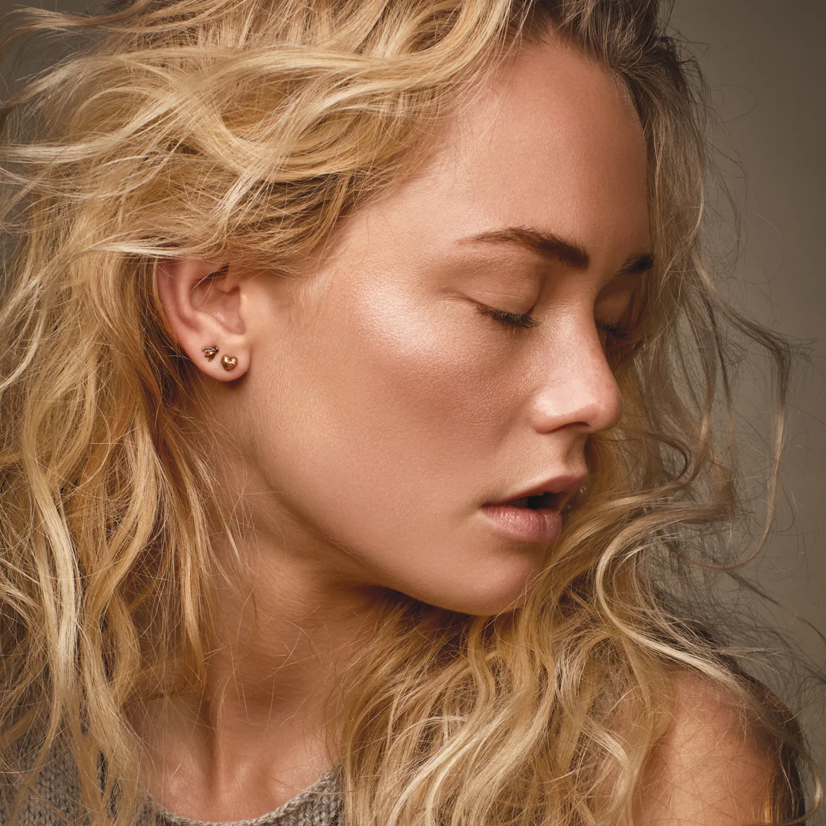 Bee Symbol Stud - Image 3