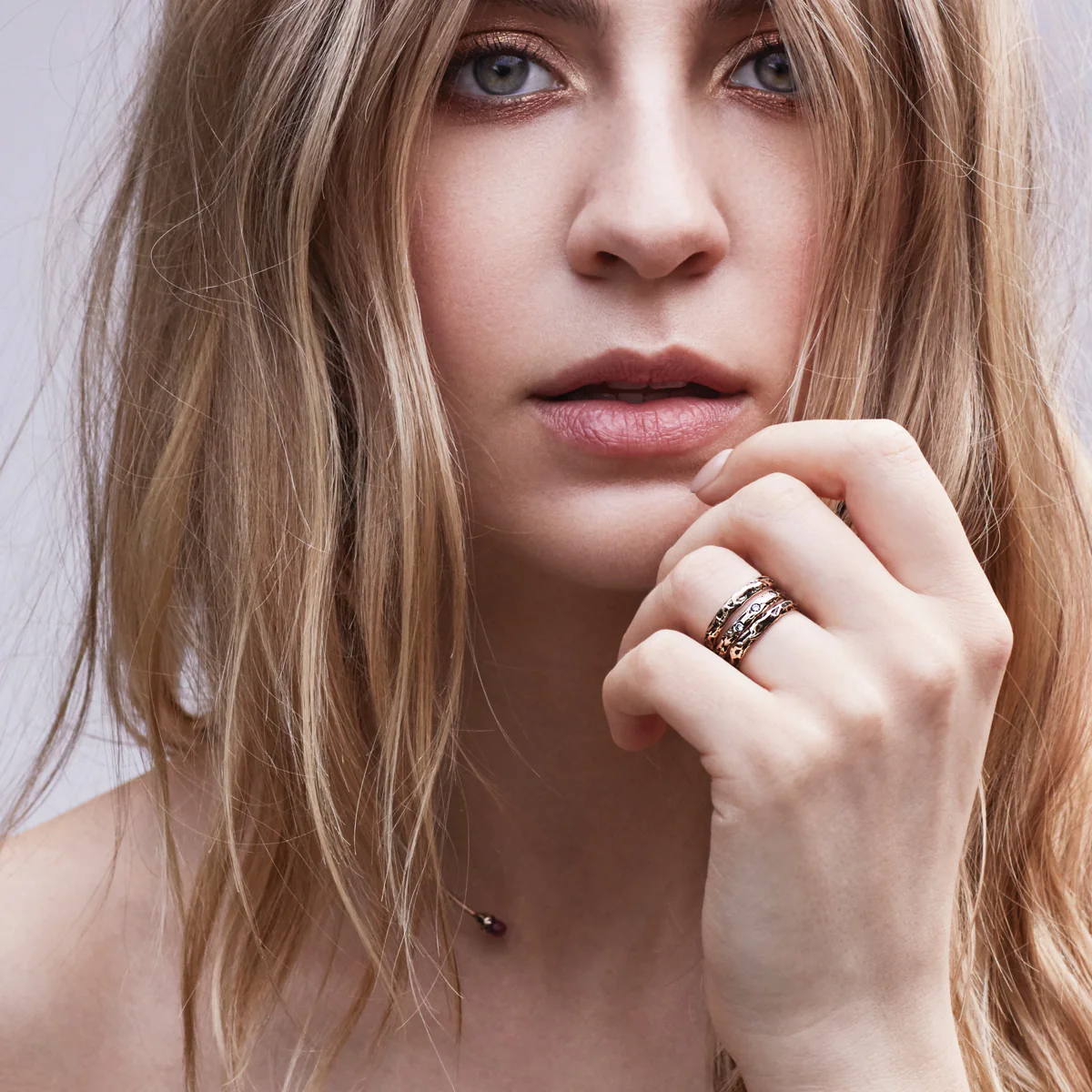 Narrow 14K Gold Band Ring - Image 4